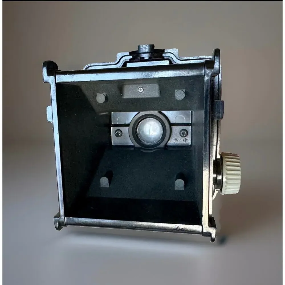 Vintage Kodak Brownie Hawkeye Camera Flash Model Box Camera Uses 620 Film